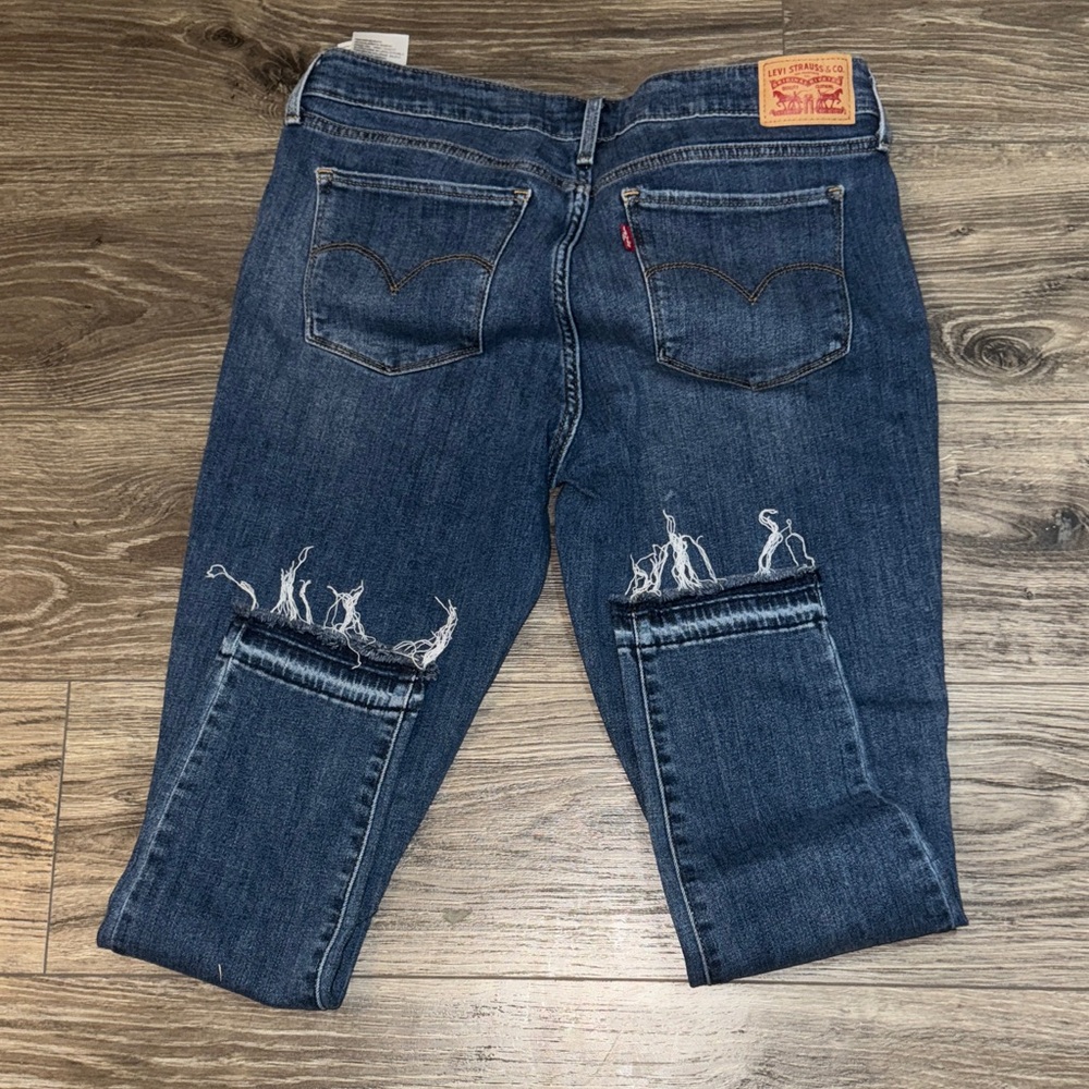 Levi's Women's Dark Blue Cropped Jeans